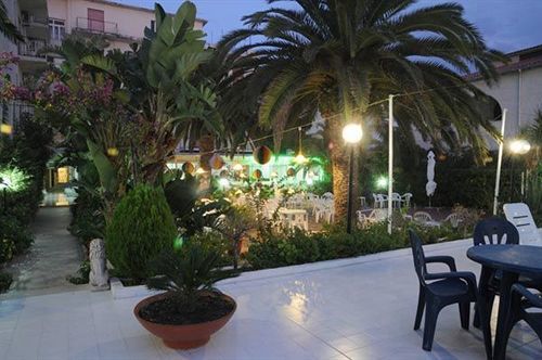 Hotel Mondial Praia a Mare Exteriér fotografie